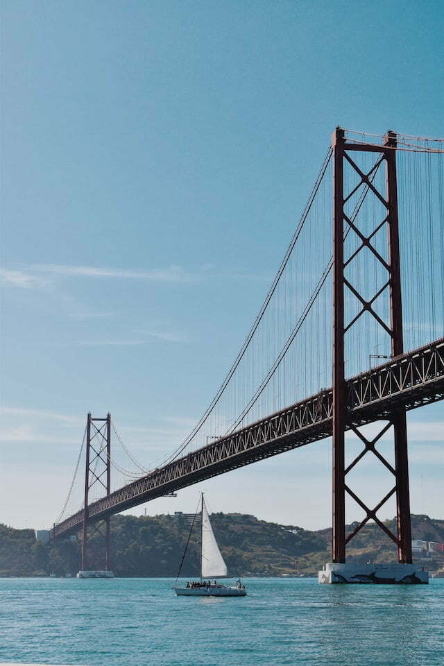 sailing in tejo river